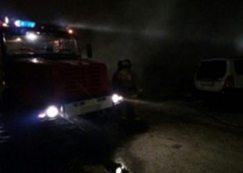 Омские пожарные спасли из огня трех человек 