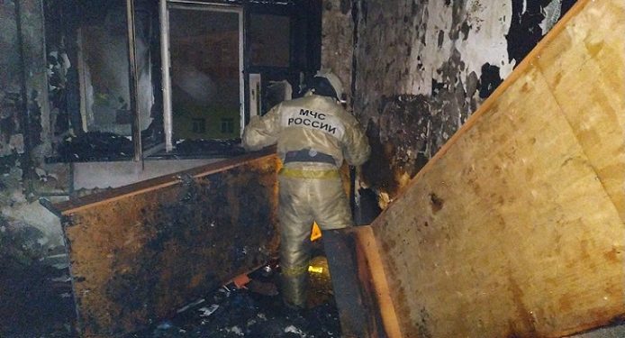 В Омске ночью загорелось общежитие 