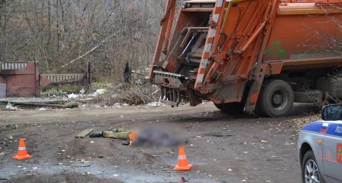 Омский водитель мусоровоза, насмерть задавивший пенсионера, отправлен в колонию Омский водитель мусоровоза, насмерть задавивший пенсионера, отправлен в колонию