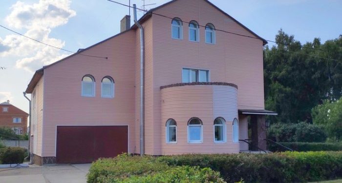 Омскому благотворительному центру «Радуга» подарили особняк в «Долине нищих»