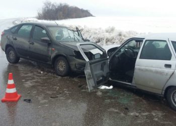 В Омске 12-летняя девочка пострадала в столкновении «Лады» с «Тойотой»