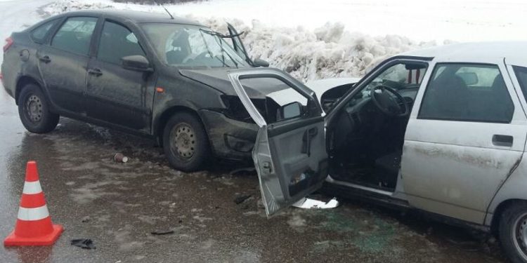 В Омске 12-летняя девочка пострадала в столкновении «Лады» с «Тойотой»