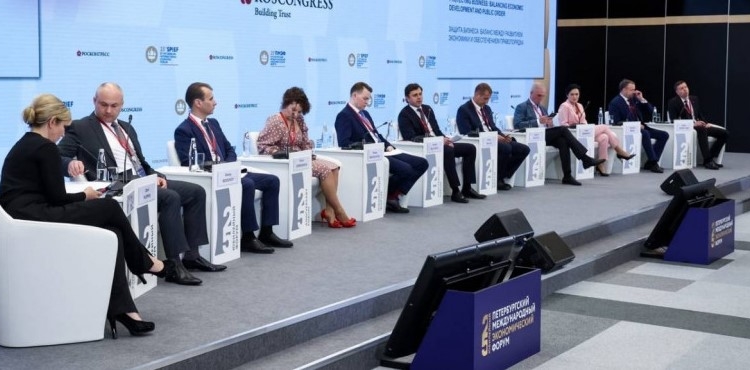 Новых вызовы для экономики России обсудили в Петербурге