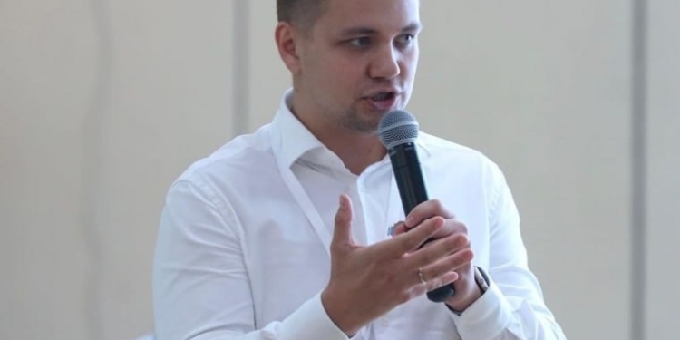 Александр Дерябин: «Администрация Омска отказалась от спорных поправок в правила благоустройства как от несвоевременных» Александр Дерябин: «Администрация Омска отказалась от спорных поправок в правила благоустройства как от несвоевременных»