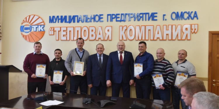 Мэр Сергей Шелест встретил бригаду омских коммунальщиков, вернувшихся из Стаханова Мэр Сергей Шелест встретил бригаду омских коммунальщиков, вернувшихся из Стаханова