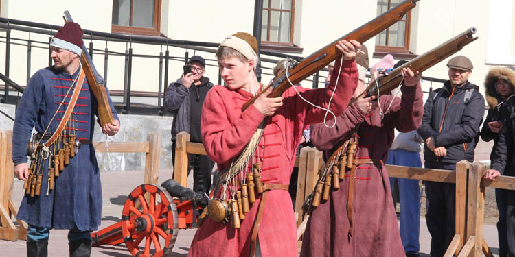 В Омской крепости прошел фестиваль «Сибирские герои Бородинского сражения» (ФОТО)