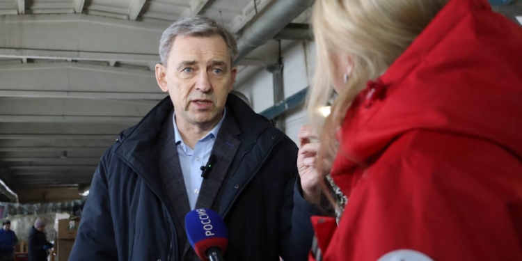 Александр Артемов: «С начала гуманитарной миссии из Омской области было отправлено 30 большегрузов» Александр Артемов: «С начала гуманитарной миссии из Омской области было отправлено 30 большегрузов»