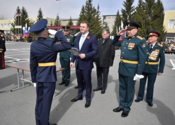 Виталий Хоценко поздравил выпускников автобронетанкового инженерного института