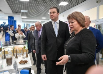 Виталий Хоценко поручил разработать меры поддержки для омских производителей сельхозтехники
