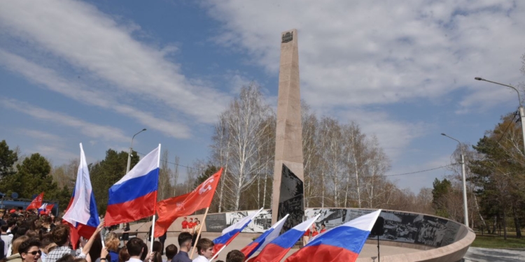Юные омичи почтили память участников Великой Отечественной войны и тружеников тыла (ФОТО) Юные омичи почтили память участников Великой Отечественной войны и тружеников тыла (ФОТО)
